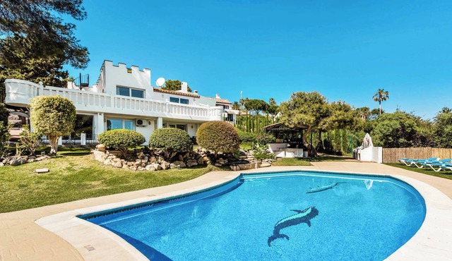 Villa Casillo - Five Bedroom Villa, Sleeps 10 in Bahía Dorada