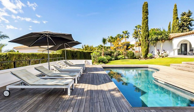 Villa Cisne - Five Bedroom Villa, Sleeps 10 in Marbella