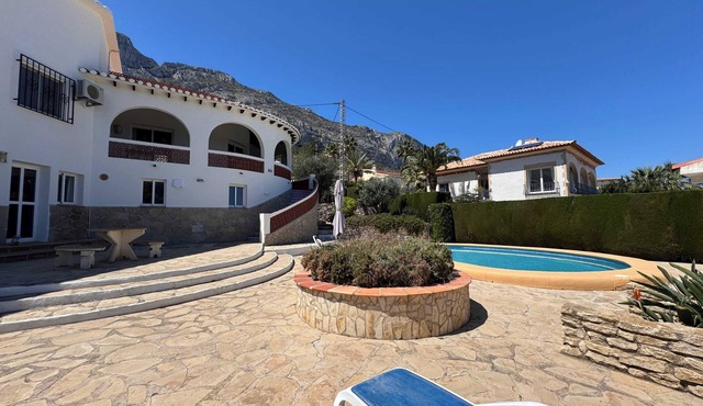 Villa Clara Summary: in Dénia