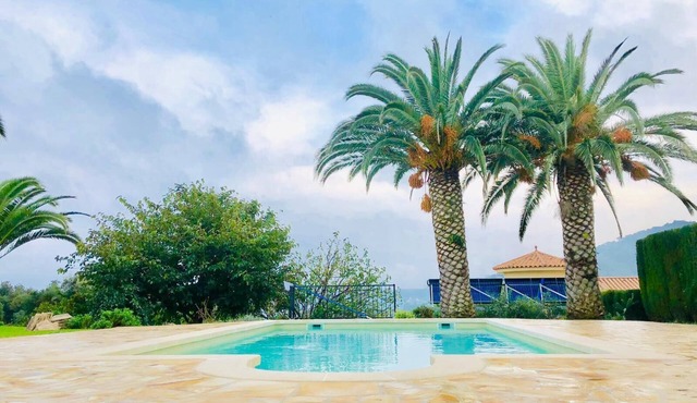 Villa Felicidad Calonge, in a quiet location with sea view and view of the mountains. in Calonge