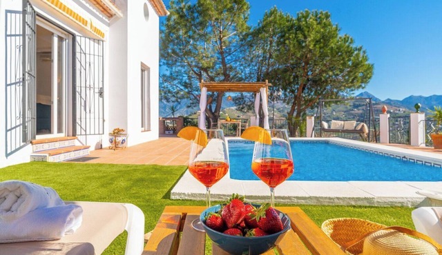 Villa María Sayalonga by Ruralidays in Málaga
