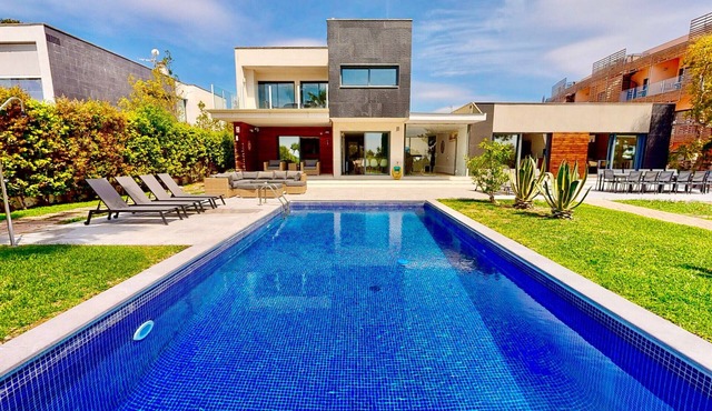 VILLA NIRVANA in El Perelló