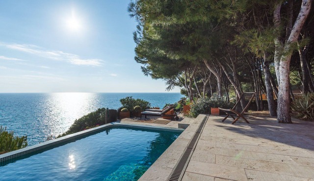 villa on the quiet luminous sea and natural surroundings in Tarragona