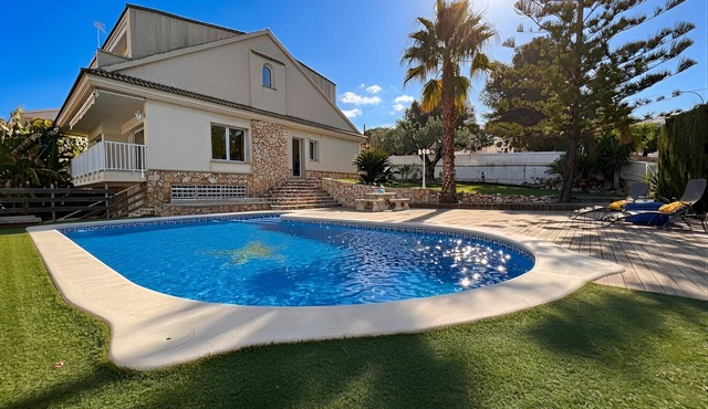 Villa Palmeral: Piscina, Gran Jardin, Barbacoa, Parking in Roda de Barà