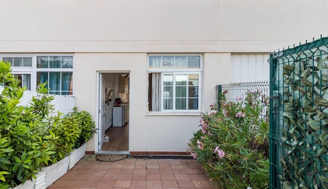 Villa Peral Apartment with Private Terrace and Garden in Liencres in Liencres