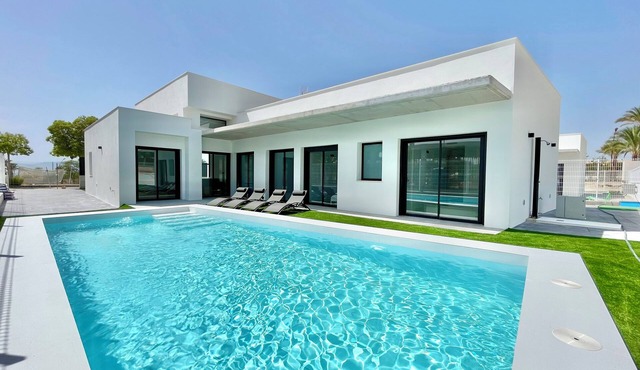 Villa/Private Pool/5 Bedrooms/4 Baths in Molina de Segura