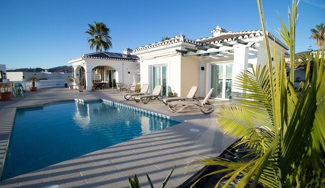 Villa 'Rd01 Atalaya' with Sea View, Wifi and Air Conditioning in Torrox