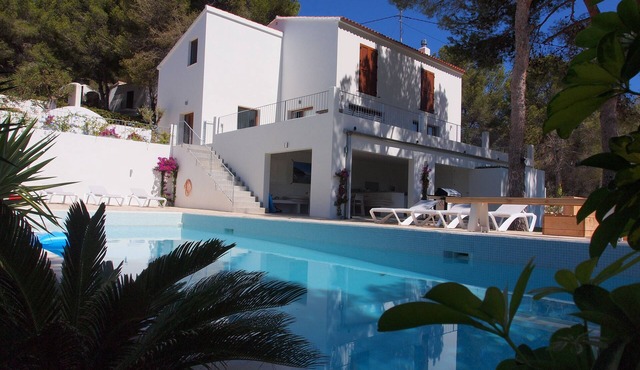 Villa Renate 5min walk sand beach Large Pool WiFi Airco 5 Bedrms 2 Kitchens in Moraira