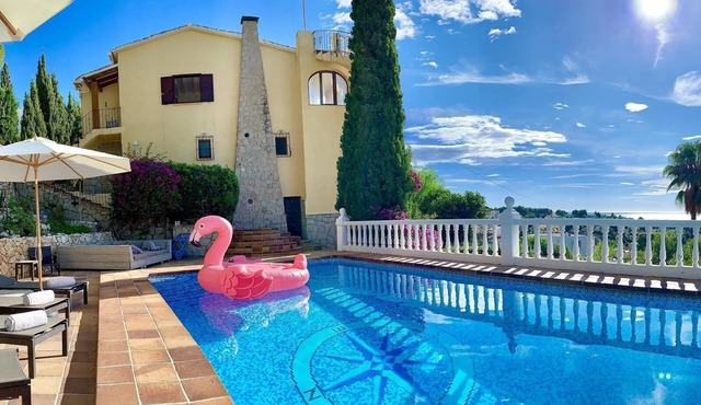 Villa 'Robis Moraira' with Sea View, Wi-Fi and Air Conditioning in Benissa