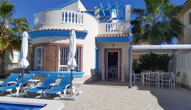 Villa south facing-Private heated pool-Beach-English TV-2 King size-Wi-Fi in Santiago de la Ribera