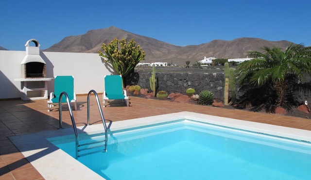 Villa with heated pool, garden and close to the beaches in Playa Blanca (Yaiza)