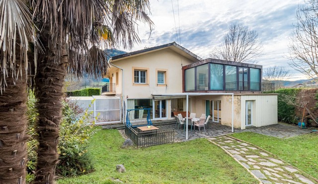 Villa with Mountain View, Private Terrace and Air Conditioning in Valle de Ruesga