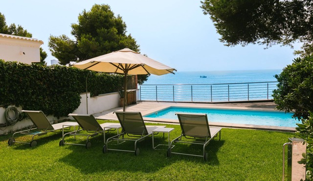 Wonderful Villa, private pool, seafront, garden, excellent views to the bay in Playa Albufereta- Alicante