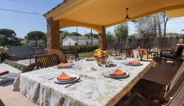 Wonderful private villa for 6 people with private pool, WIFI, TV, balcony and pets allowed in Sils