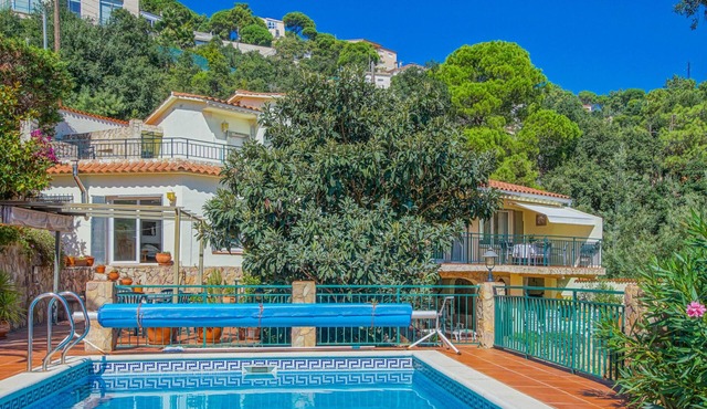 Yourhouseinspain-Petunia, 2000m2 garden, sea view, private pool protected from view in Lloret de mar