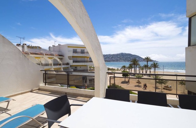 65 m² Apartment ∙ 2 bedrooms ∙ 6 guests in Roses