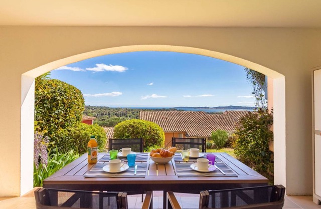 75 m² Apartment ∙ 2 bedrooms ∙ 6 guests in Grimaud