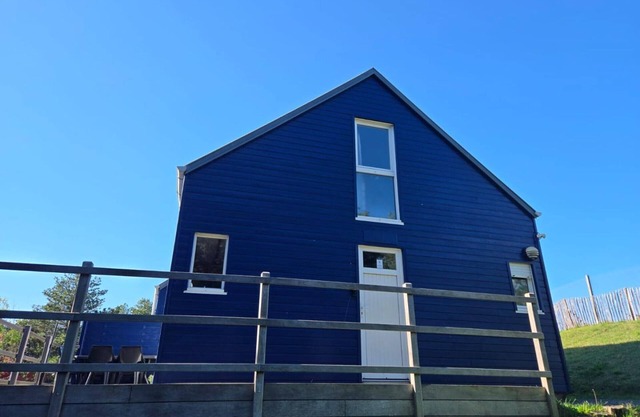 Family-Friendly Beach House with Sea Views, Terrace, BBQ, and Free WiFi in Bréhal-Saint-Martin de Bréhal