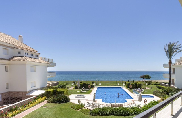 Frontline beach apartment in Guadalmansa Playa in AN