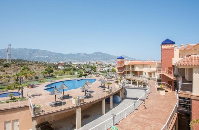 Malibu Mansions 
