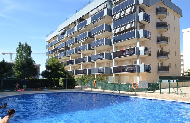 Nova Pineda 2hab:300m La Pineda’s beach,centre-Pools-Playground-Free Wifi,parking,linen in La Pineda