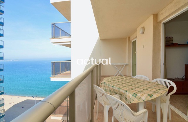 President E-13 Seafront apartment in Platja d'Aro