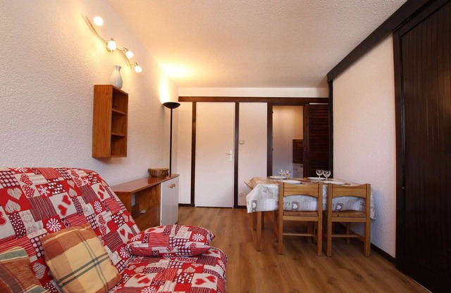Studio sleeping area 4 pers, southwest balcony, Serre-Chevalier in Saint-Chaffrey