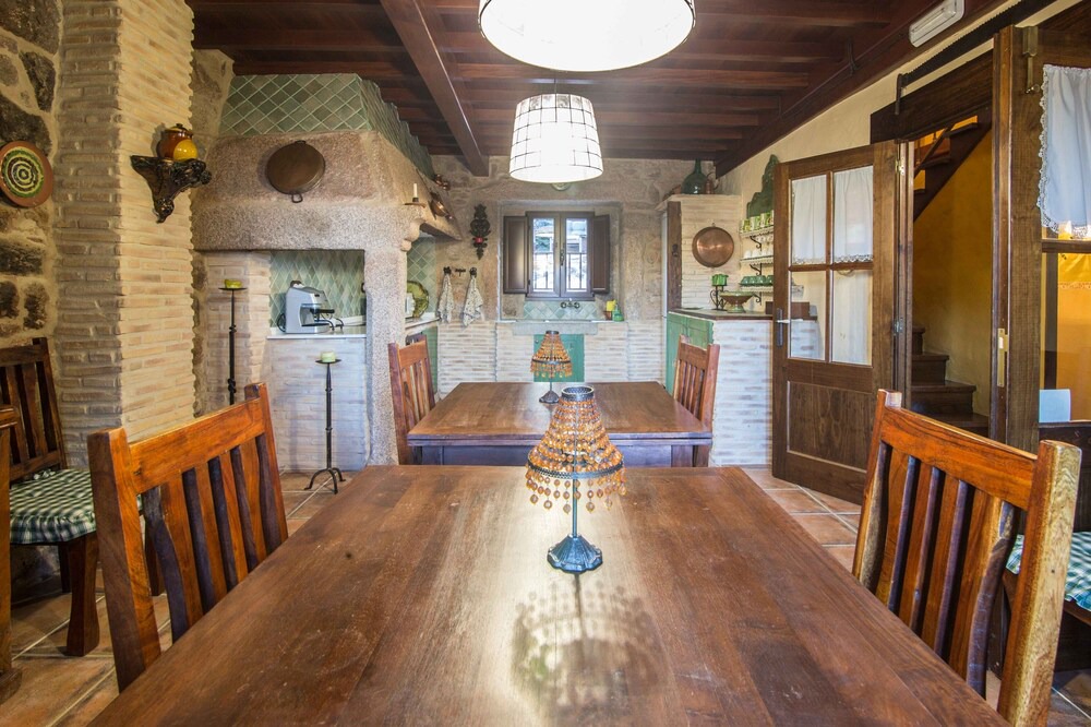 O Pindo Cottage | Country house with terraces and sea views only 50 meters from the beach.