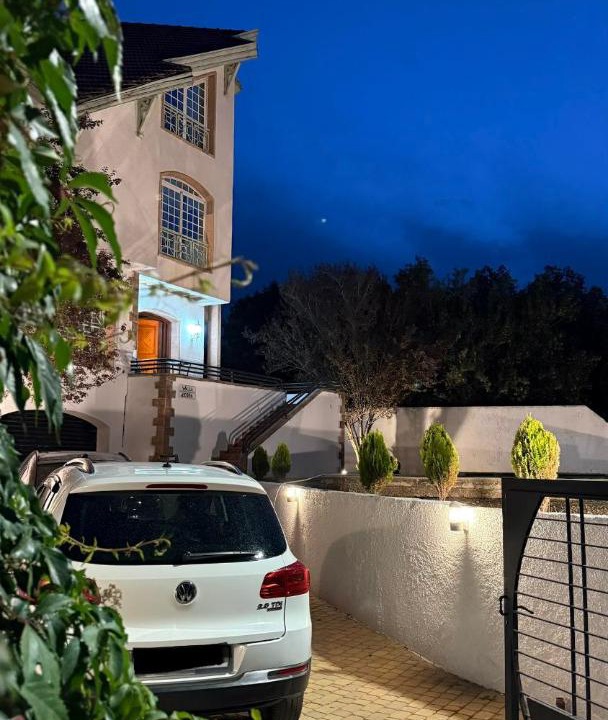 Ifrane Villa | Villa centre ville zéro six soixante neuf soixante huit 3828