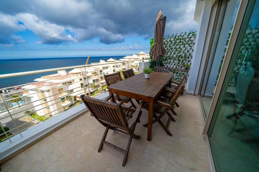 Branes Apartment | Luxurious 4 bedroom Beachfront BAK2