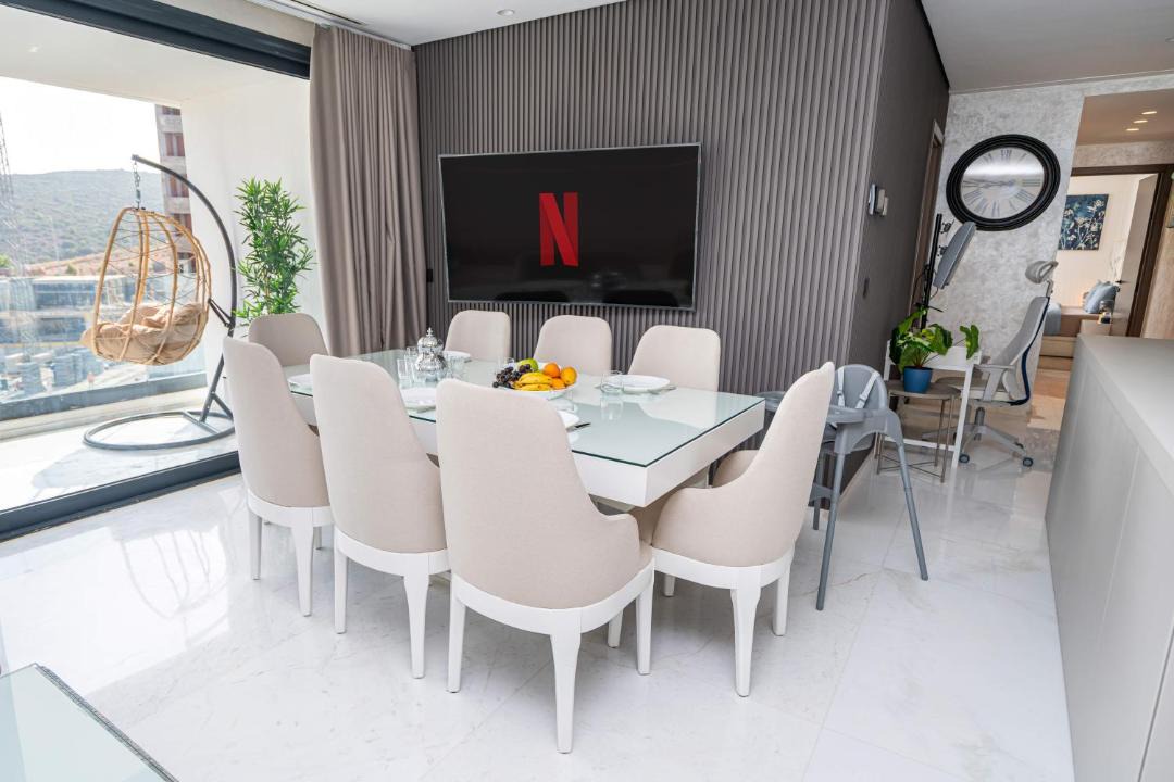 Malabata Apartment | Appartement luxueux avec piscine - Malabata Hills - Proche de la plage et du célèbre parc Villa Harris - AC, WIFI, IPTV