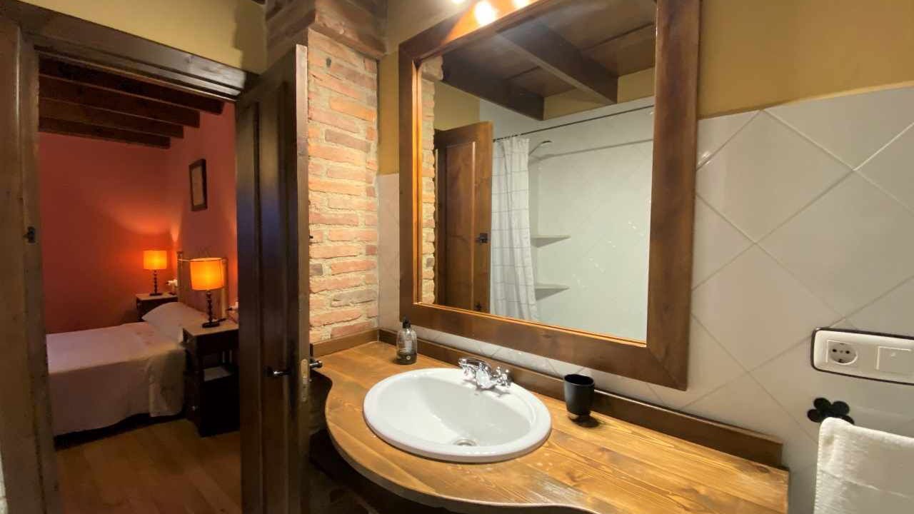 Photo of Bathroom in Parres