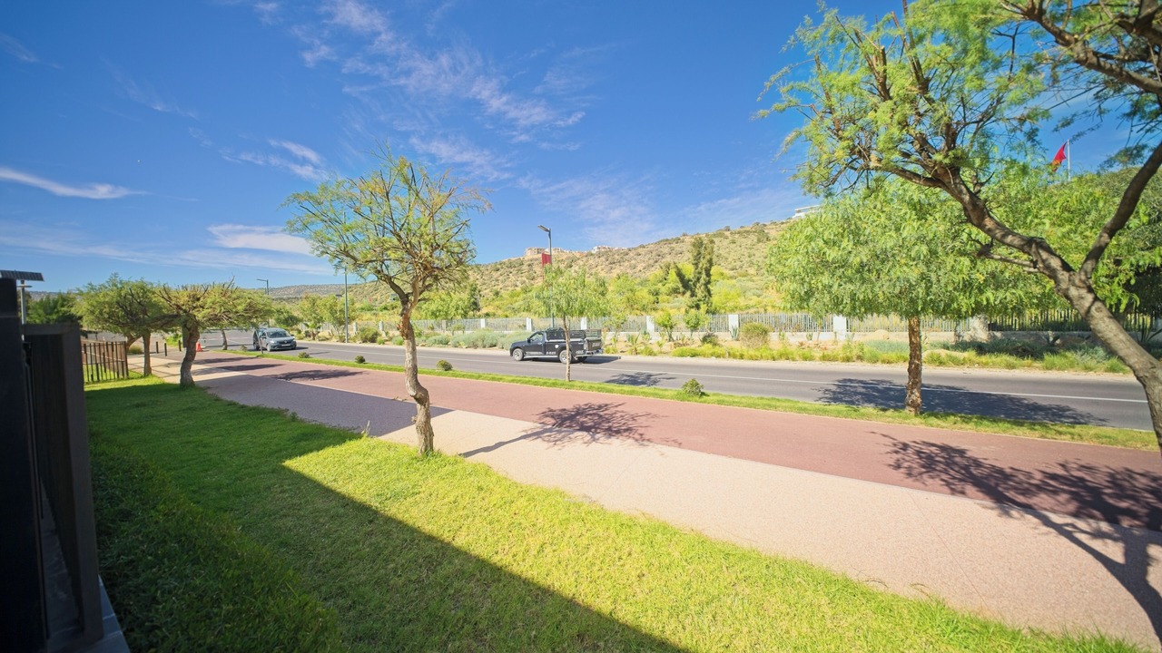 Photo of Outdoor in Tamrhakht