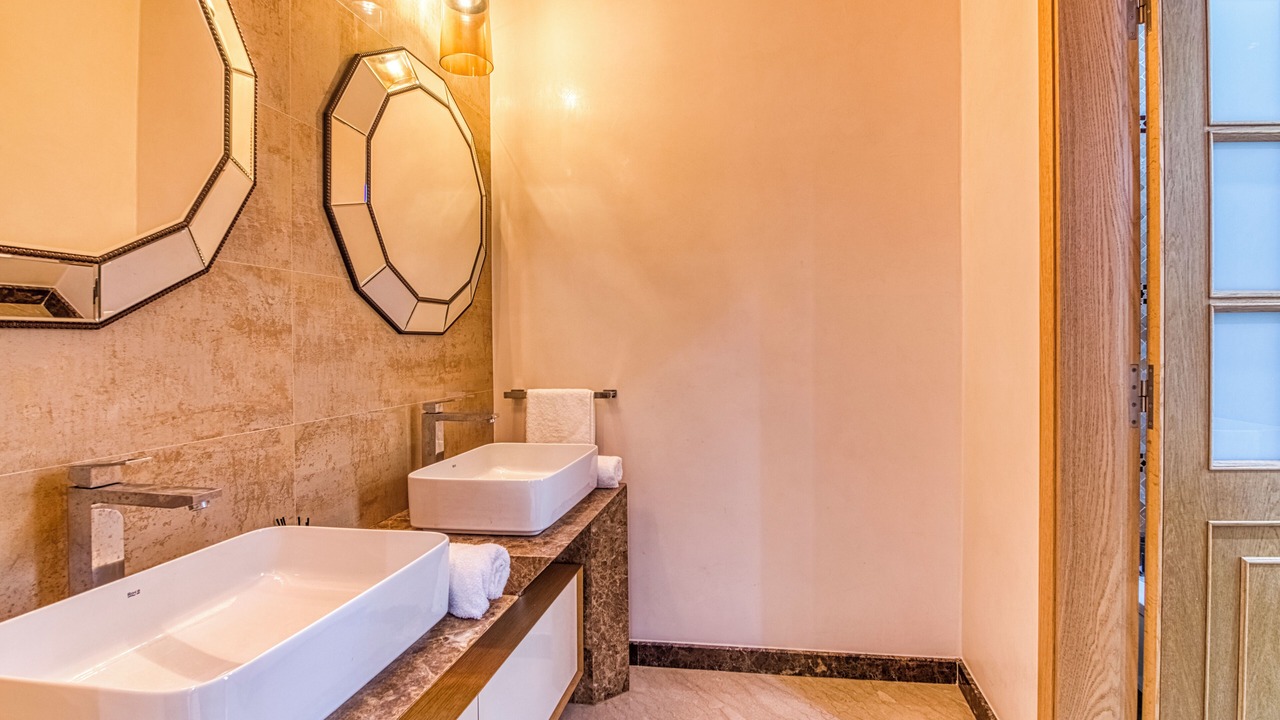 Photo of Bathroom in Founty