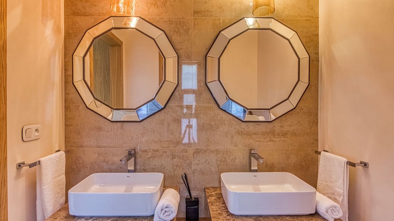 Photo of Bathroom in Founty