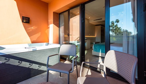 Double Room Jacuzzi with Balcony
