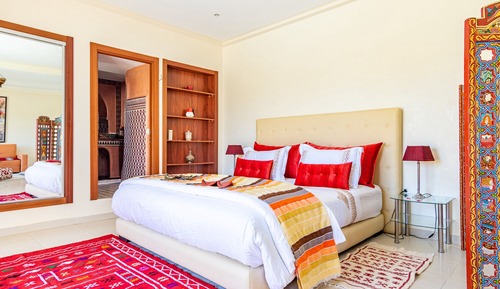 Luxury Suite, 1 King Bed, Balcony, Pool View