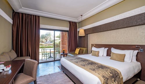 Deluxe Room, Queen Bed , Garden View