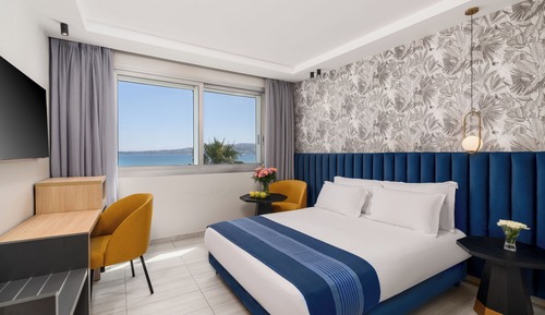 Superior Room, King Size Bed, Sea View