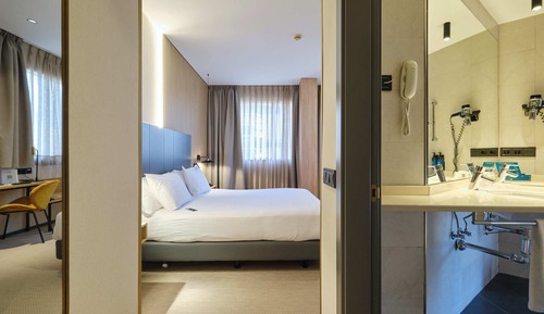 Room (Silken Club)
