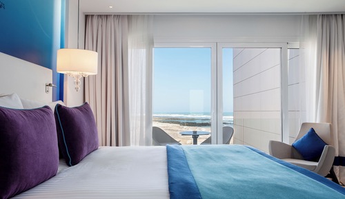 Deluxe Room, 2 Twin Beds, Pool View