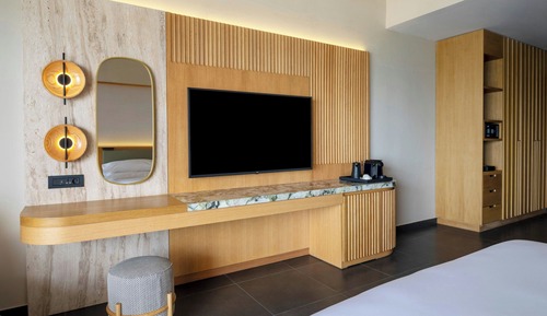 Room, 1 King Bed, Balcony, Resort View