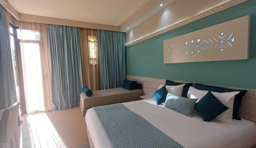 Quadruple Room (2 adults + 2 children)