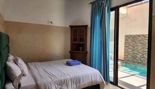Basic Room, Pool View