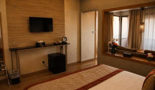 Deluxe Suite with Sea View