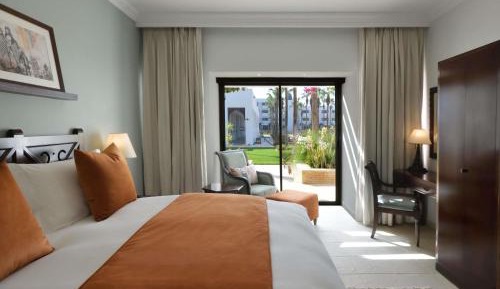 Deluxe King Room with Terrace and Pool View