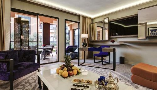 Prestige King Suite with Living  Room and Sofa