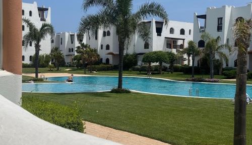 Apartment with Pool View 
