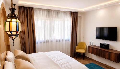Deluxe Double Room with Side Sea View