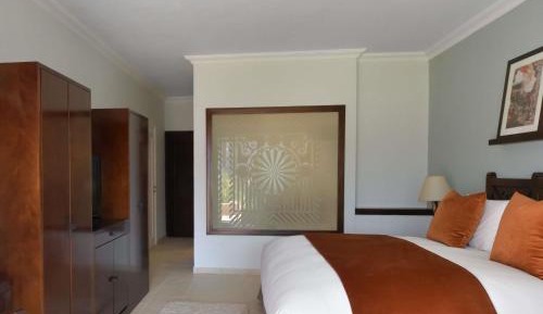 Deluxe King Room with Pool View